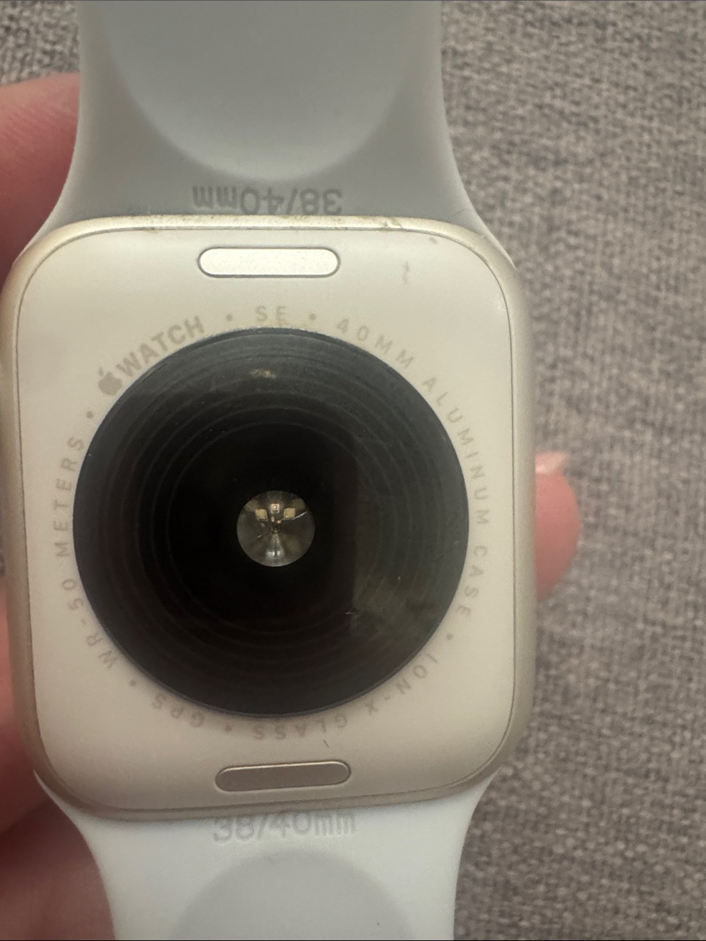 Apple Watch SE 40mm aluminum case - Picture 2 of 5
